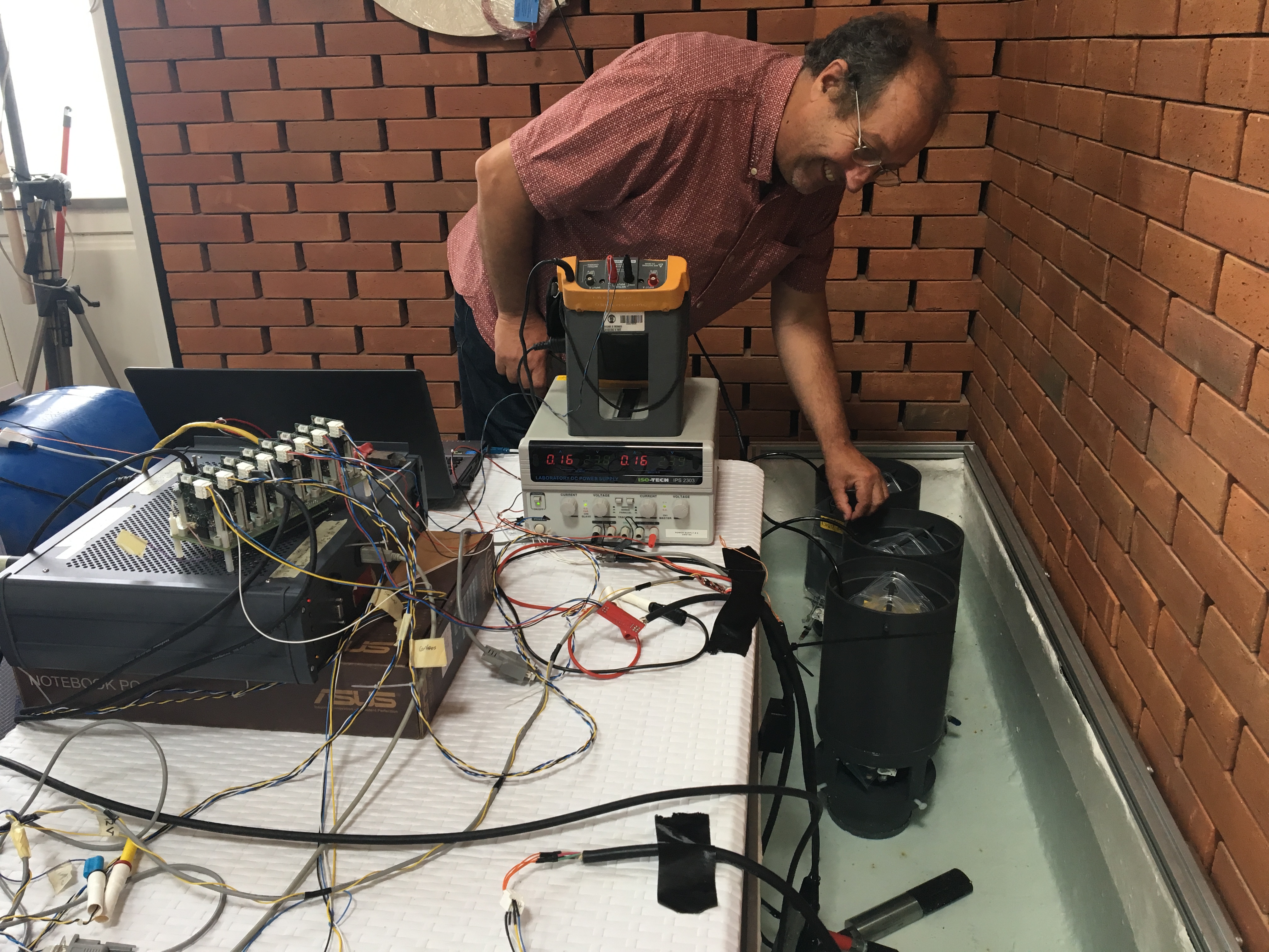 Robin Pascal (NERC) overseeing the WP5/WP6 sensor payload demonstrations in Porto